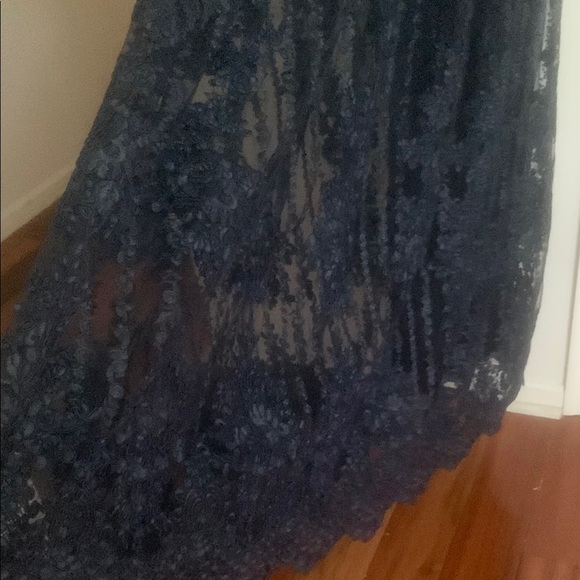 MAC DUGGAL elegant Navy Lace Dress with Beaded Waist - Picture 5 of 7